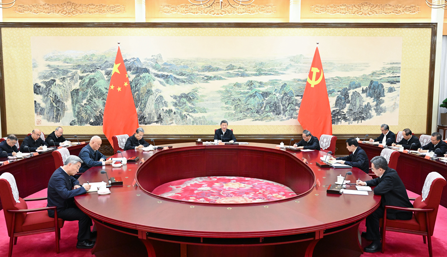   12月25日至26日，中共中央政治局召开民主生活会，中共中央总书记习近平主持会议并发表重要讲话。
